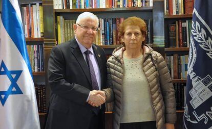 El presidente de Israel, Reuven Rivlin, recibe a la madre de Nisman, Sara Garfunkel, en Tel Aviv.
