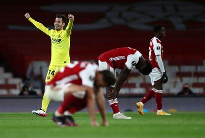 Manu Trigueros festeja tras eliminar al Arsenal en Londres.