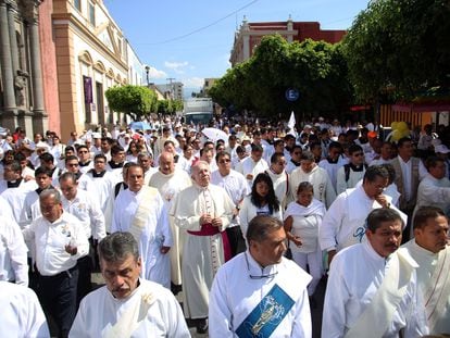 Quinta Caminata por la Paz organizada por Diócesis de Cuernavaca (Morelos), encabezada por el obispo Ramon Castro.
