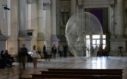 La obra de Jaume Plensa en la basílica de San Giorgio Maggiore, en Venecia.