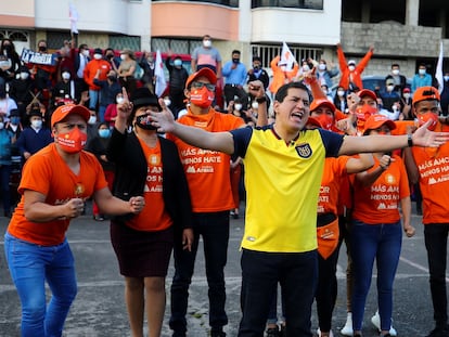 El candidato a la presidencia de Ecuador Andrés Arauz participa de un encuentro con simpatizantes, en Quito, el 29 de octubre.