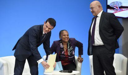 El primer ministre francès, Manuel Valls; la ministra de Justícia, Christiane Taubira, i el ministre de Finances, Michel Sapin, aquest dimecres a l'Elisi.