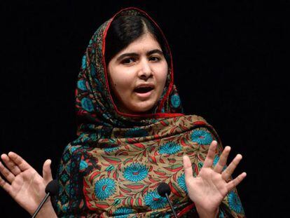 Fotografía de archivo del 10 de octubre de 2014 de Malala Yousafzai en Birmingham. En el vídeo, su llegada a Pakistán.