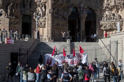 Huelga indefinida de trabajadores de la Sagrada Familia.