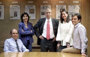 De izquierda a derecha, los subdirectores de EL PAÍS Luis Prados, Maite Rico, José Manuel Calvo, Eva Saiz, y Bernardo Marín.