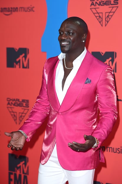 Akon.