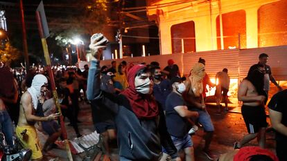Una imagen de las protestas en Asunción (Paraguay) en contra del Gobierno de Mario Abdo Benítez.