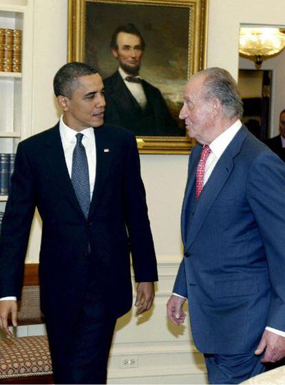 Barack Obama conversa con el rey Juan Carlos, ayer en la Casa Blanca.