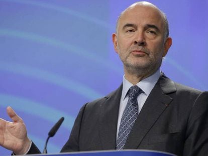 El comisario europeo de Asuntos Económicos y Financieros, Pierre Moscovici. En vídeo, declaraciones de Valdis Dombrovskis, vicepresidente de la Comisión Europea.