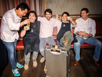 De izquierda a derecha, los chefs Héctor Solís, Gastón Acurio, Virgilio Martínez, Mitsuharu Tsumura y Rafael Piqueras.