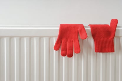 Hay que evitar tapar los radiadores porque su rendimiento calorífico se verá afectado, reduciéndose un 10%.
