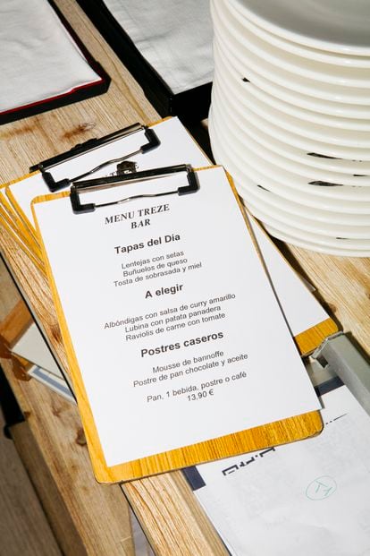 El menú del día de Treze no se anuncia en su web ni en redes sociales, sino que se da a conocer en una pequeña carta en el restaurante. 