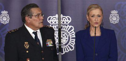 El jefe de Policía, Alfonso Fernández Díez y la delegada del Gobierno, Cristina Cifuentes.