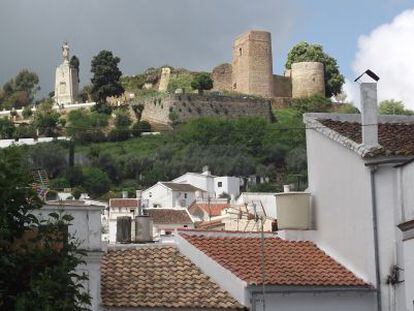 La torre del Homenaje del castillo de Constantina, tras la reconstrucción.