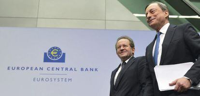 El presidente del BCE, Mario Draghi, y su vicepresidente, V&iacute;tor Constancio