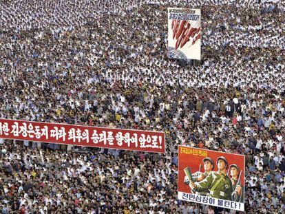 Masiva manifestaci&oacute;n en Pyongyang contra el &quot;imperialismo de Estados Unidos&quot;, en una imagen difundida por el r&eacute;gimen el 25 de junio pasado.