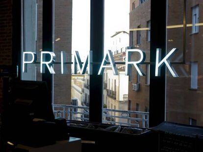 Logo de Primark en una de sus tiendas de Madrid.