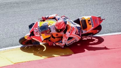 Marc Márquez durante los entrenamientos del Gran Premio de Aragón, este sábado en Alcañiz