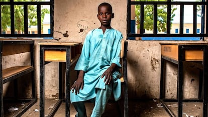 Mohammed, de 12 años, en su escuela en Nigeria, reabierta ahora tras un ataque.