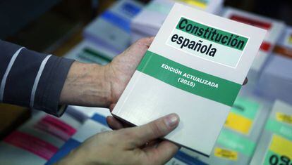 Ejemplar de la Constitución Española