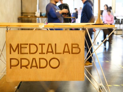 Una parte importante de MediaLab, más allá de los proyectos, los prototipos o los resultados, es la interacción social: el mero hecho de colaborar, de gestionar relaciones, equipos y emociones, ya es un valor en sí mismo.