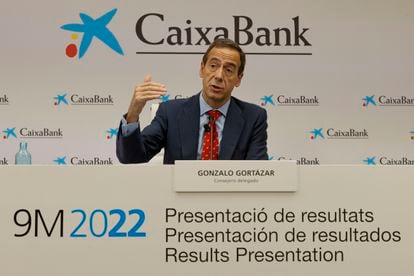 Gonzalo Gortázar, consejero delegado de CaixaBank, durante la rueda de prensa ofrecida en Valencia este viernes.