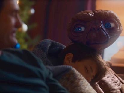 E.T. el extraterrestre en una escena de la nueva campaña de la compañía de telecomunicaciones estadounidense Xfinity.