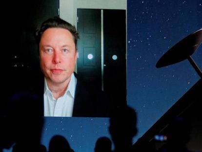 Elon Musk vuelve a las andadas en Twitter