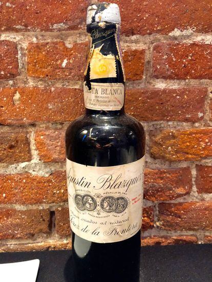 AMONTILLADO FINO CARTA BLANCA. BODEGAS AGUSTIN BLÁZQUEZ. EMBOTELLADO EN 1948 / CAPEL