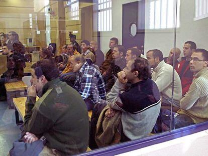 Los acusados en el juicio del 11-M escuchan una declaración durante una de las sesiones.