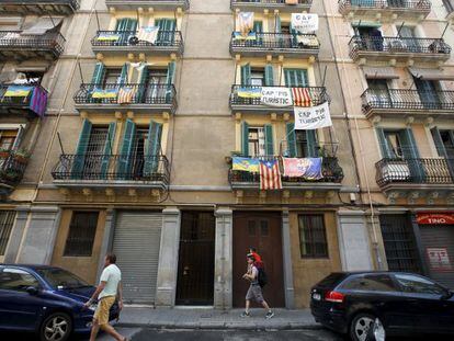 Protestas contra los apartamentos tur&iacute;sticos en la Barceloneta, Barcelona.