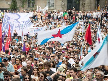 Asistentes a la manifestación del BNG por el Día da Patria Galega, en la plaza de A Quintana.