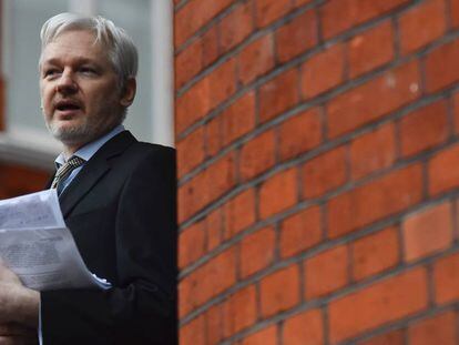 Julian Assange, el 2016, a l'ambaixada de l'Equador a Londres.