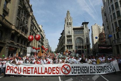 Cabecera de la marcha que recorre Barcelona contra los recortes