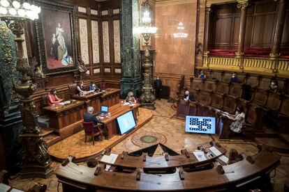Pleno extraordinario en el Ayuntamiento de Barcelona.