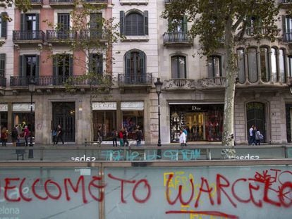 Pintada en el paseo de Gràcia de Barcelona durante la jornada de huelga.