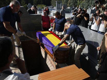 Entierro de Ascensión Mendieta en el cementerio civil de Madrid.