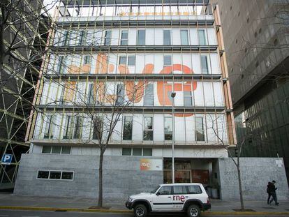 Edificio de RTVE en la calle Roc Boronat de Barcelona, ayer.