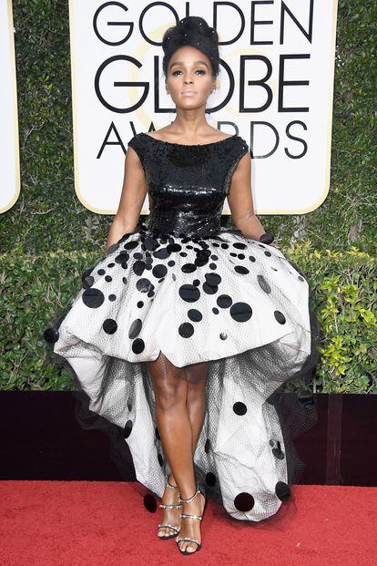 Janelle Monae con diseño bicolor de Armani.