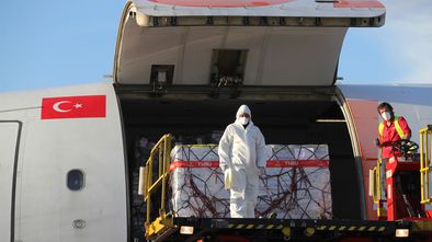 Llegada a Madrid de los respiradores bloqueados en Turquía, el pasado día 8.