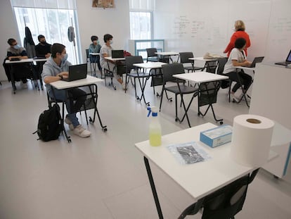 Alumnos de cuarto de la ESO asisten esta semana a una clase de Ciencias Sociales en el colegio Summa de San Sebastián.