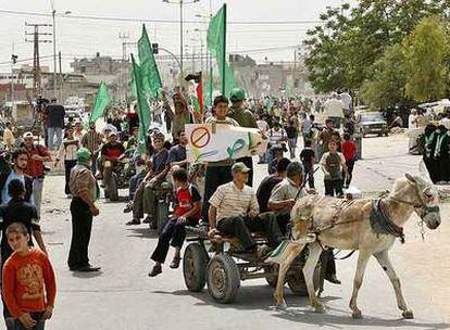 Partidarios de Hamás protestan el  viernes en el paso fronterizo de Erez para pedir el fin del bloqueo israelí.