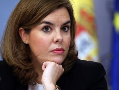 La vicepresidenta Soraya Saenz de Santamaria durante la rueda de prensa tras el Consejo de Ministros.