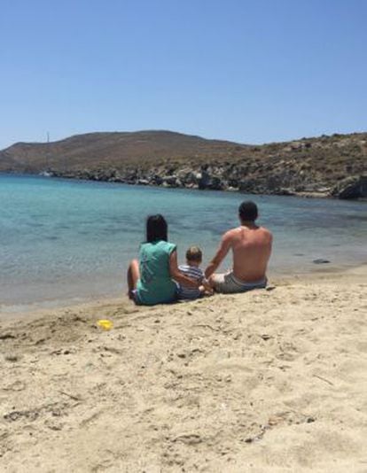 Sara Carbonero, Iker Casillas y Martín en sus recientes vacaciones a Grecia