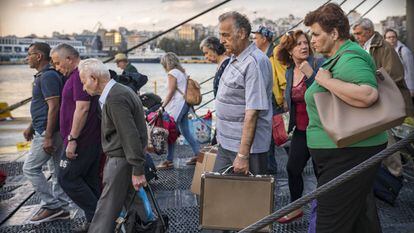 Desembarco de un ferri en El Pireo, puerto al que llegaron miles de refugiados en 2015.