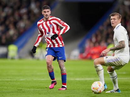 Rodrigo De Paul, durante el partido de Copa del Rey entre el Real Madrid y el Atlético de Madrid en el Santiago Bernabéu.