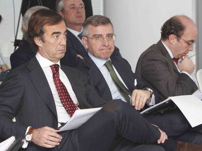 Juan Villar Mir, nuevo presidente de OHL, junto a Tom&aacute;s Garc&iacute;a Madrid, que ser&aacute; nombrado consejero delegado del grupo, y Juan Osuna, consejero delegado de OHL Concesiones.