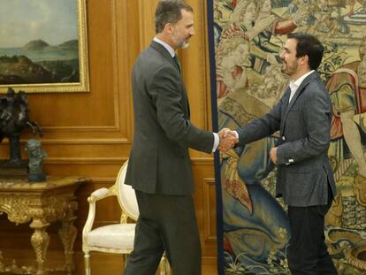 Felipe VI recibe al coordinador federal de IU Alberto Garzón.