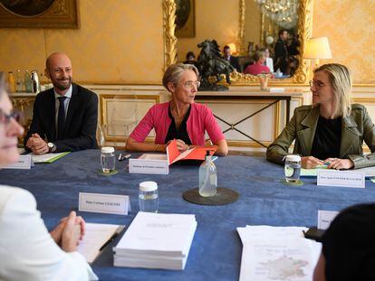 La primera ministra francesa, Élisabeth Borne, ha reconfigurado este lunes su equipo de gobierno