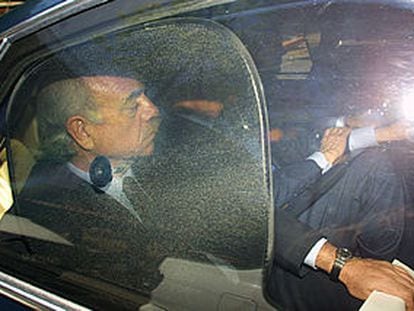 Francisco González,a su llegada a la Audiencia Nacional, el 25 de abril de 2002.